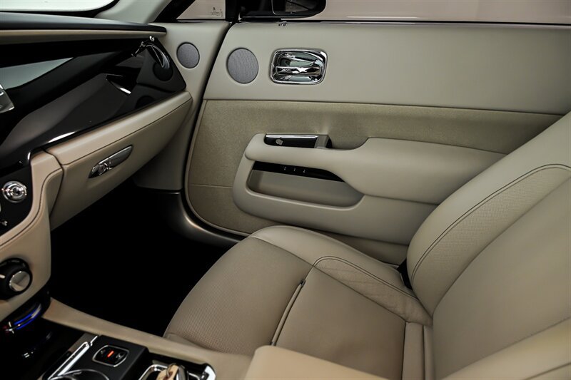 Used 2015 Rolls-Royce Wraith RWD image 34