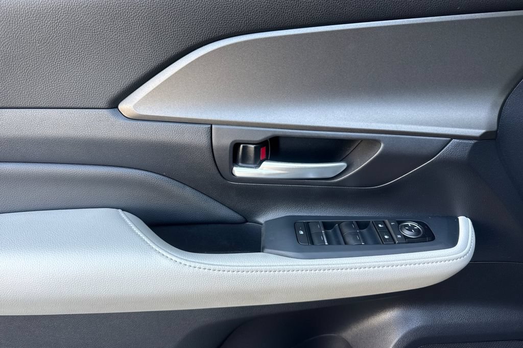 Certified 2025 Toyota Grand Highlander AWD Hybrid image 10