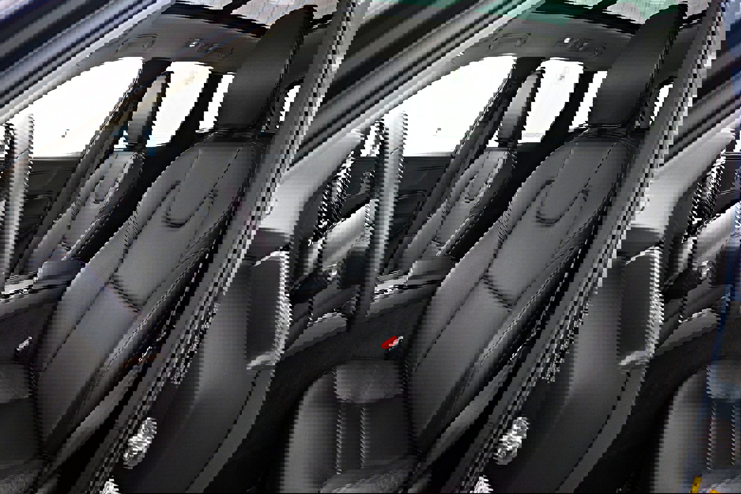 Used 2023 Volvo XC60 B5 Core w/ Climate Package image 5