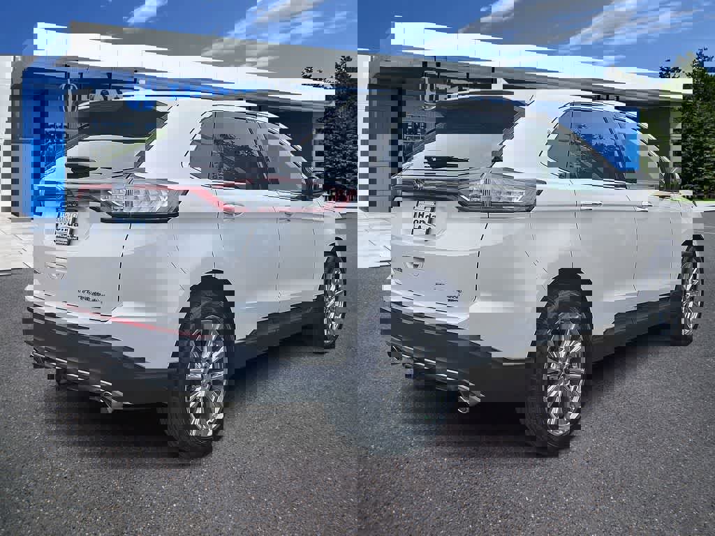 Used 2018 Ford Edge Titanium w/ Equipment Group 301A AWD/4WD image 24
