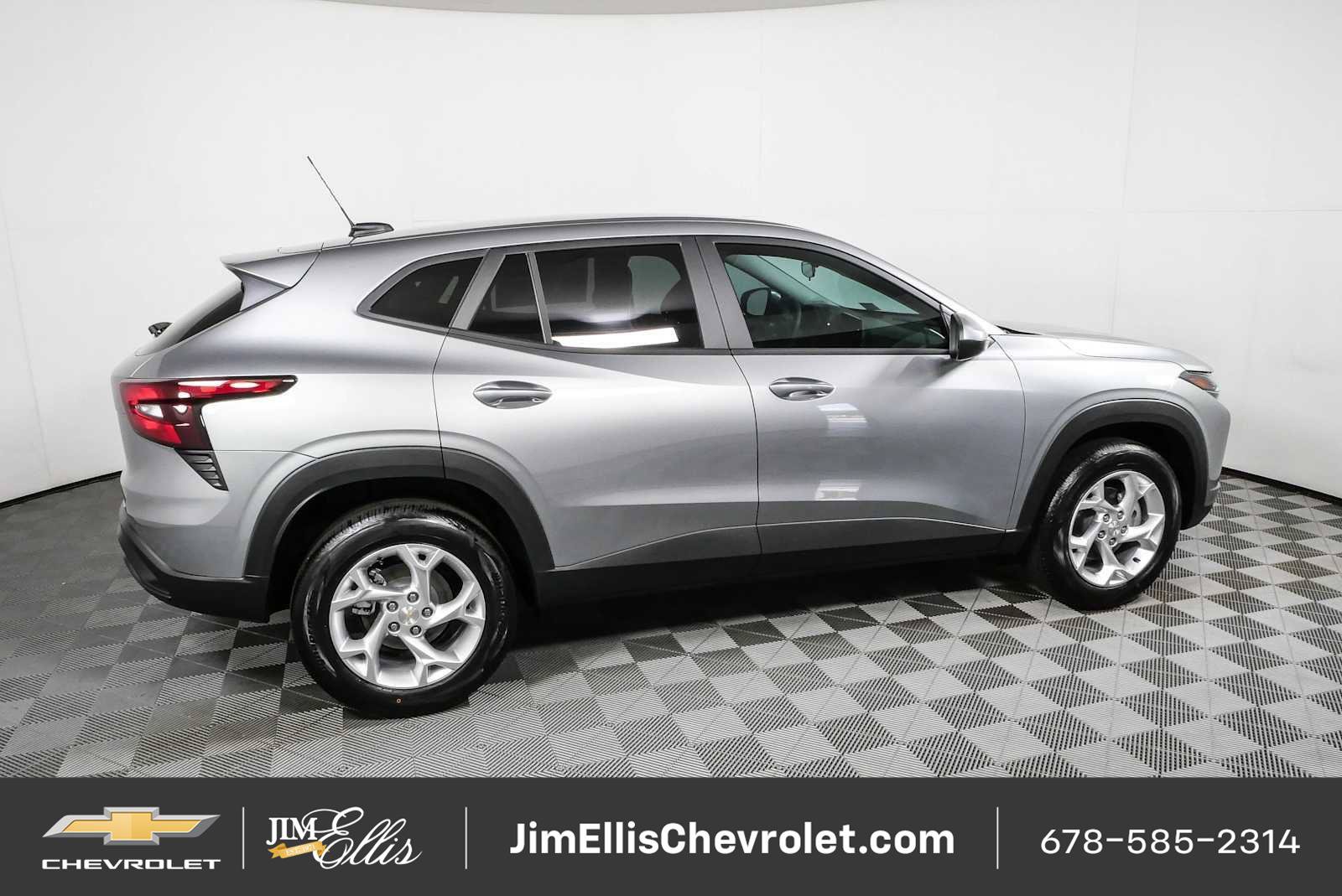 New 2026 Chevrolet Trax LS w/ LS Convenience Package FWD image 2