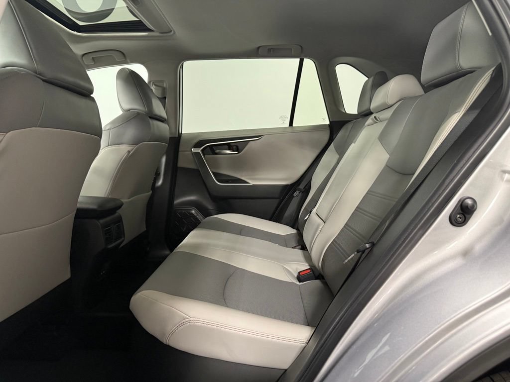 Used 2022 Toyota RAV4 Limited AWD/4WD image 10