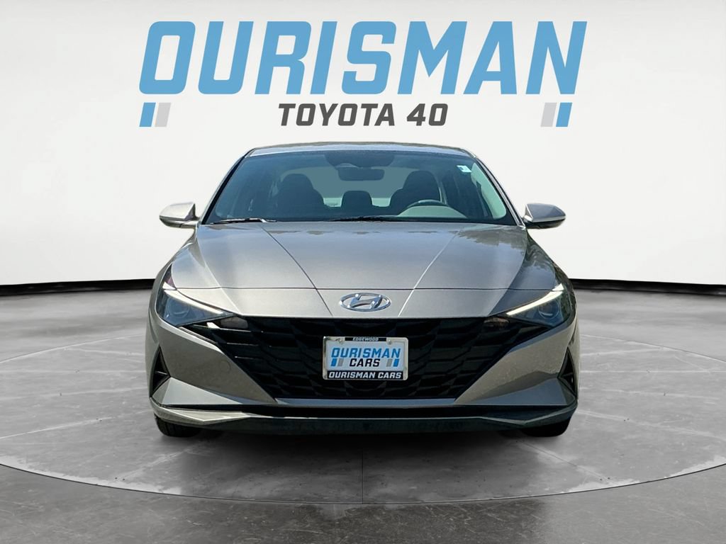 Used 2023 Hyundai Elantra SEL w/ Preferred Accessory Package FWD image 2
