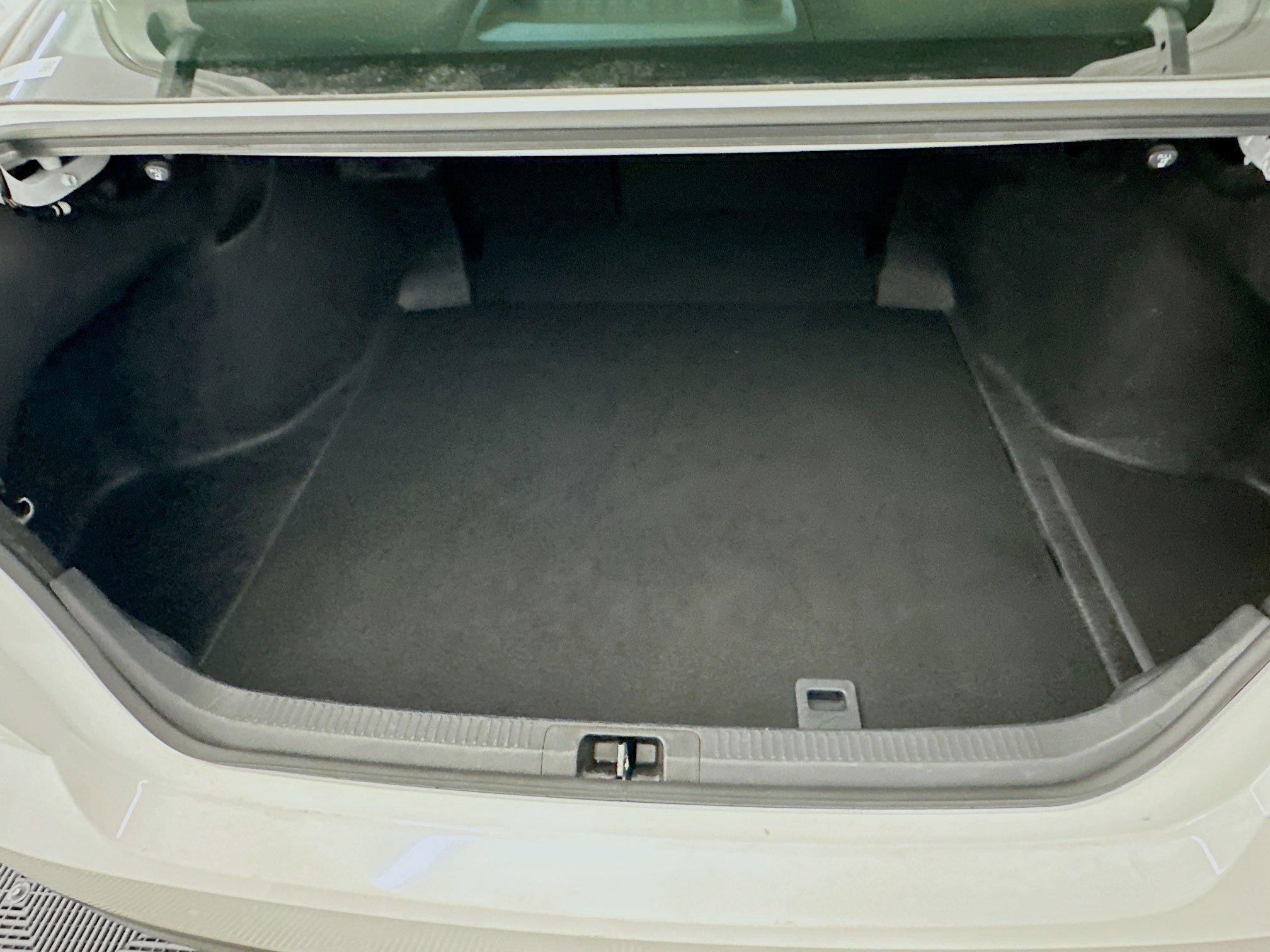 Used 2025 Toyota Camry LE image 30