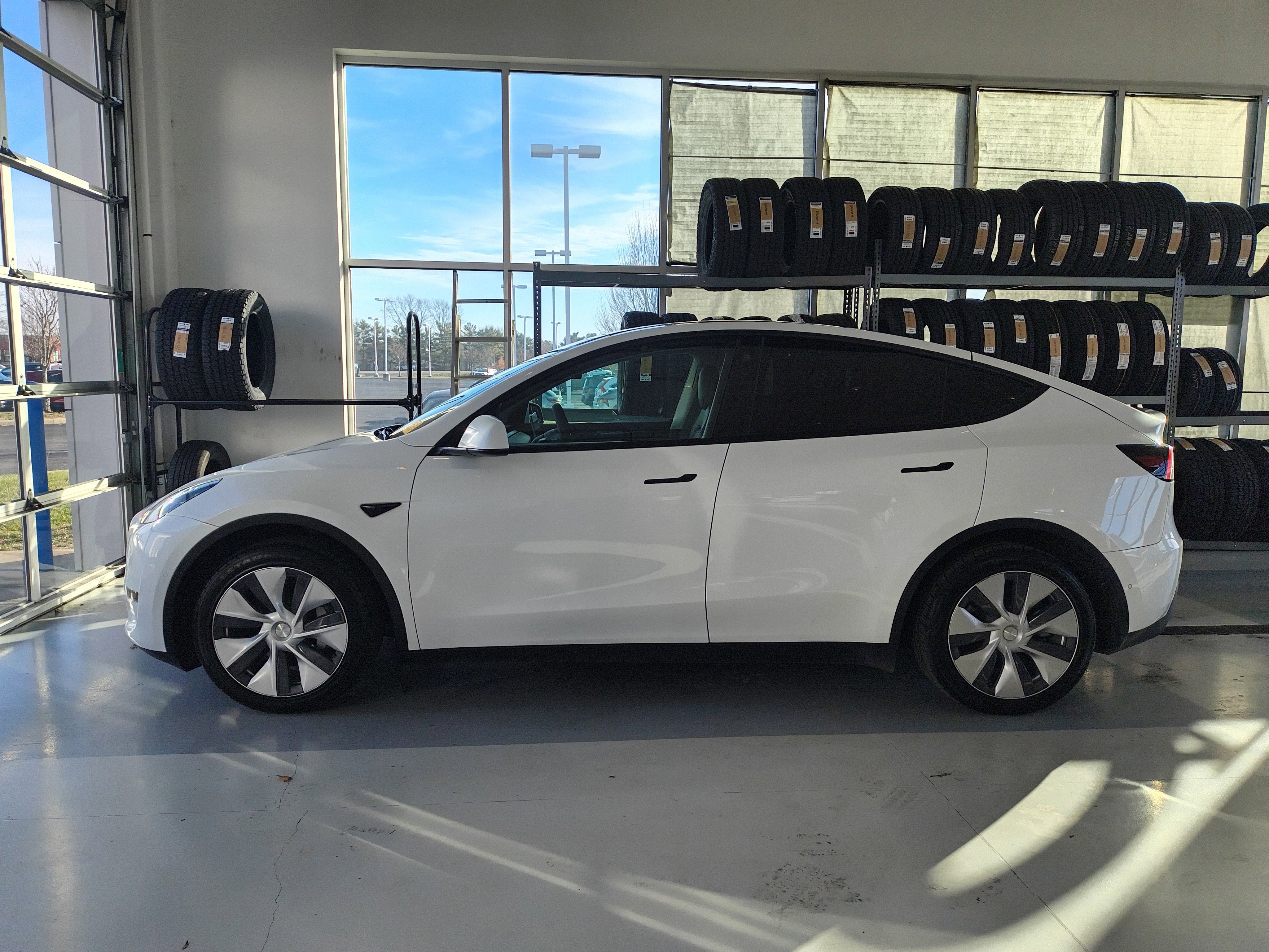 Used 2021 Tesla Model Y Long Range image 25