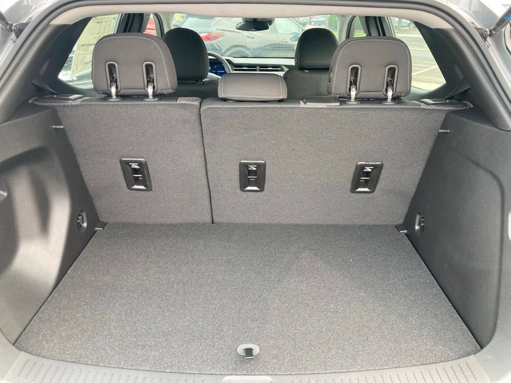 New 2027 Chevrolet Bolt LT w/ Comfort Package FWD image 19