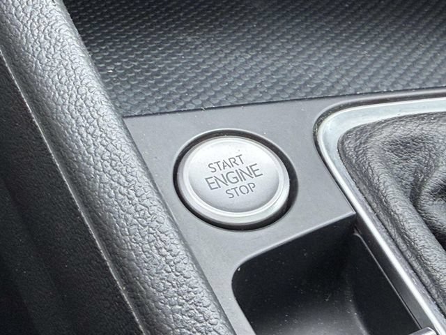 Certified 2023 Volkswagen Jetta SE w/ Panoramic Sunroof Package FWD image 32