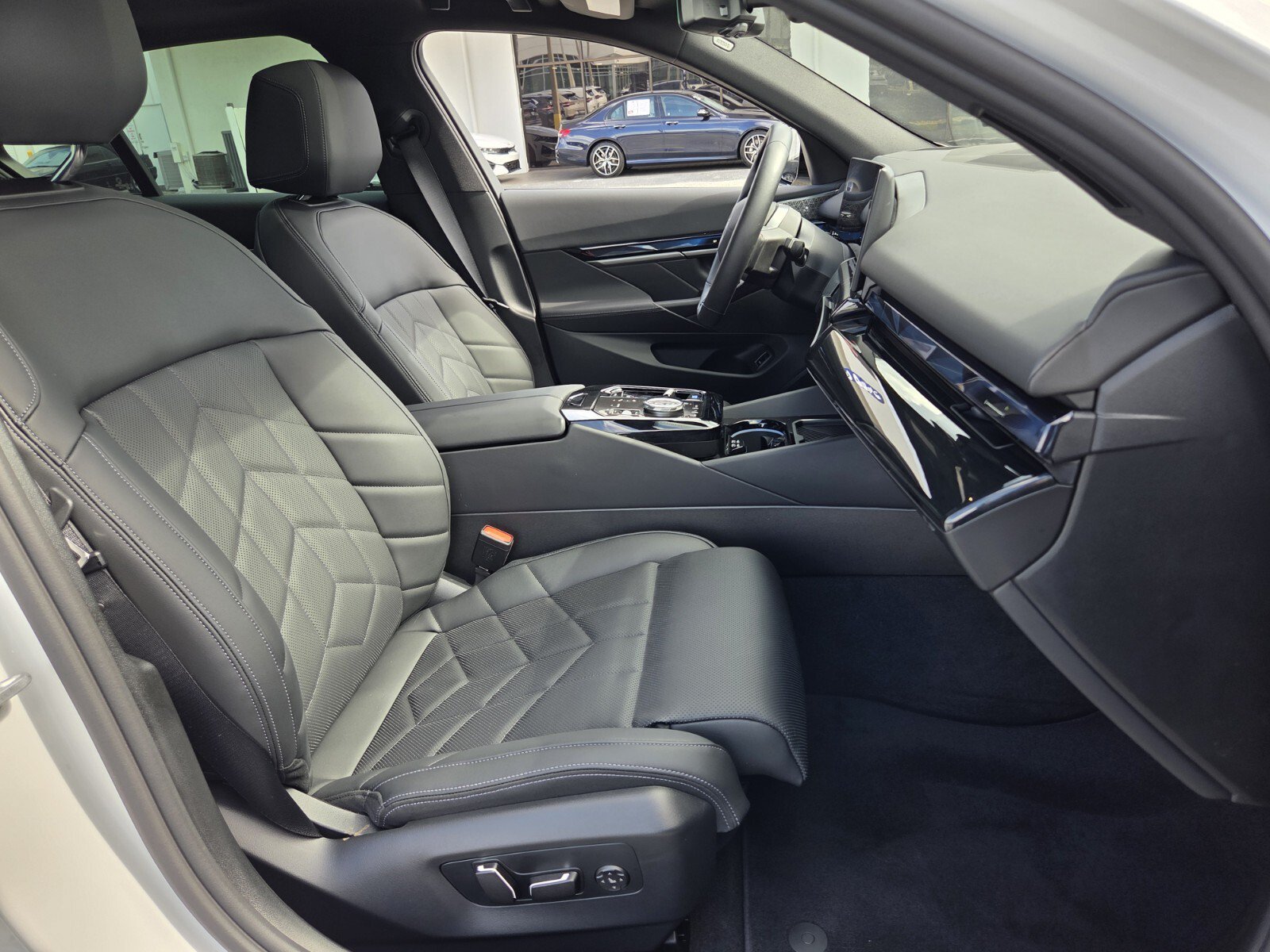New 2025 BMW i5 M60 w/ Premium Package AWD/4WD image 17