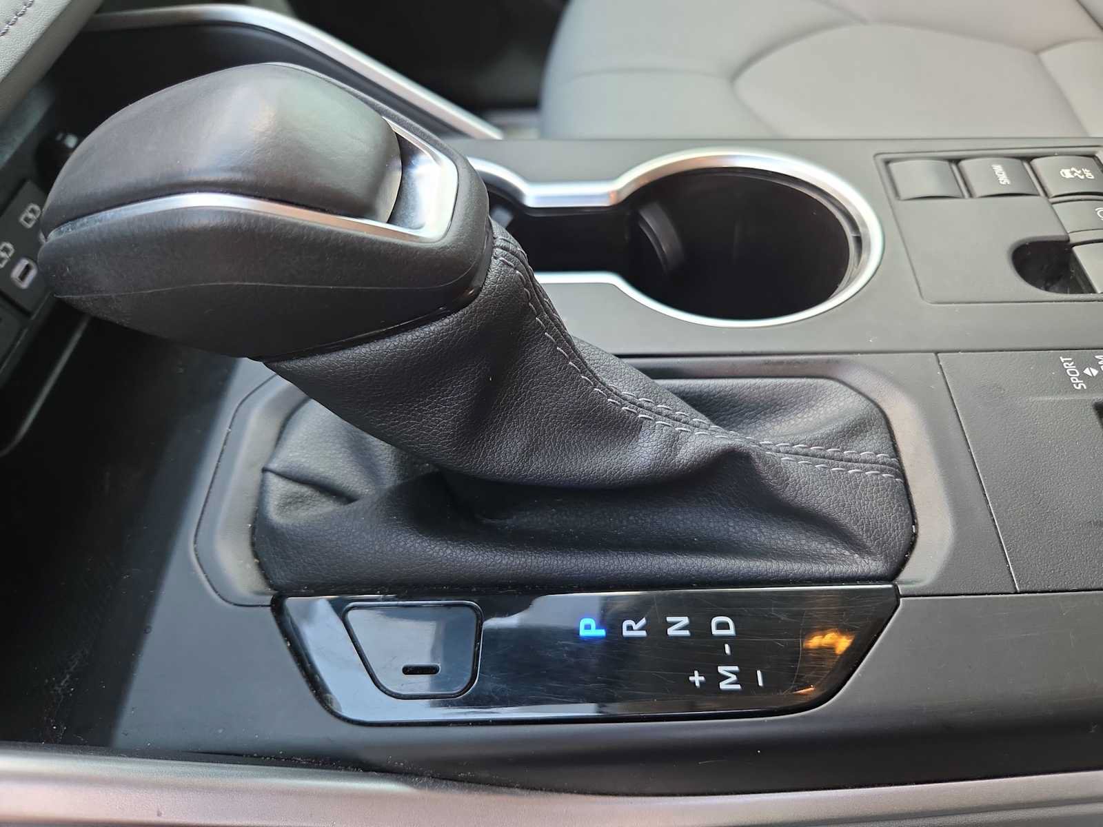 Used 2024 Toyota Highlander XLE FWD image 21