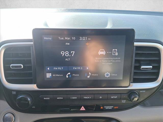 Used 2025 Hyundai Venue SEL image 13
