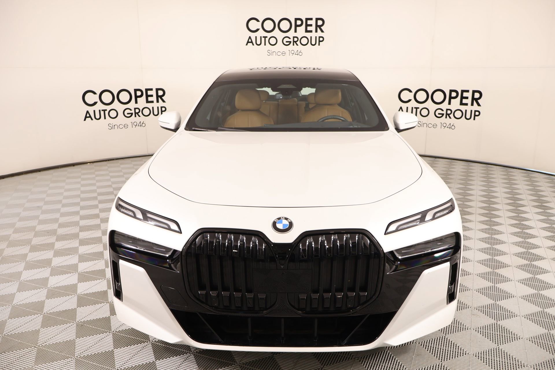 Used 2023 BMW 740i w/ Parking Assistance Package image 10