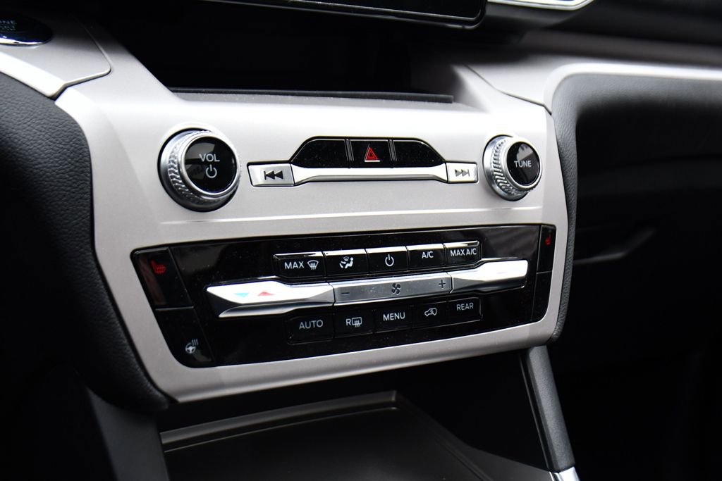 Used 2023 Ford Explorer XLT w/ Equipment Group 202A image 32