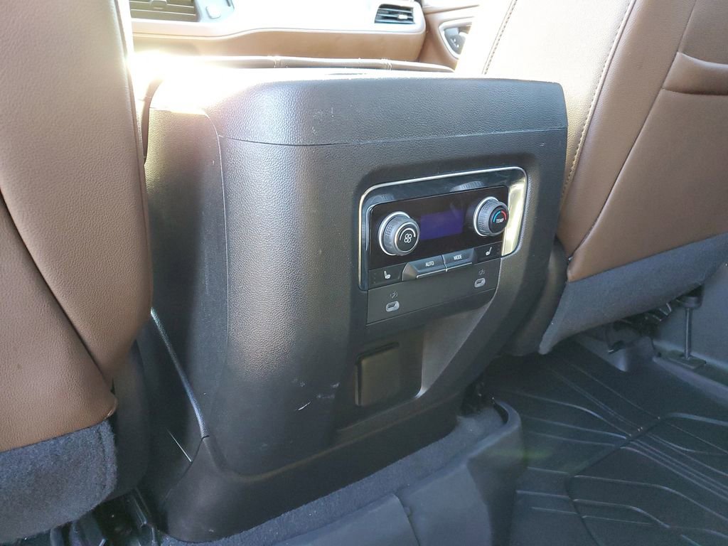 Used 2023 Chevrolet Suburban High Country image 33