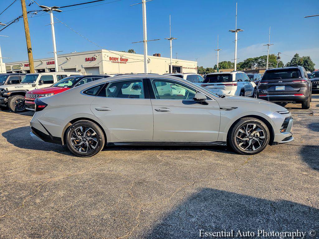 Used 2025 Hyundai Sonata SEL FWD image 15