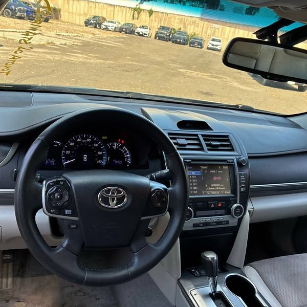 Used 2014 Toyota Camry XLE w/ Leather Package FWD image 29