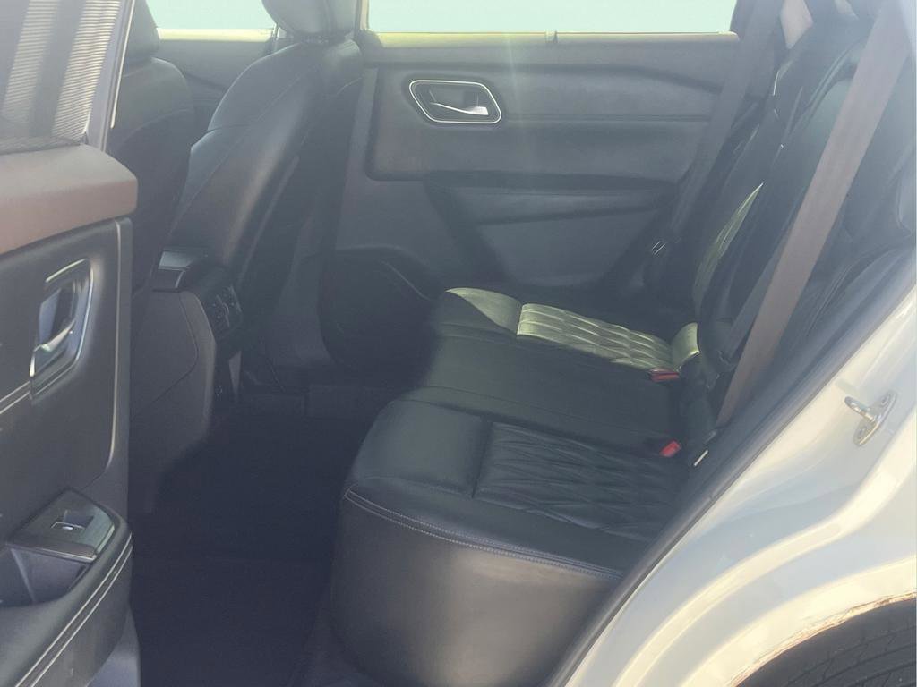 Used 2023 Nissan Rogue Platinum image 18