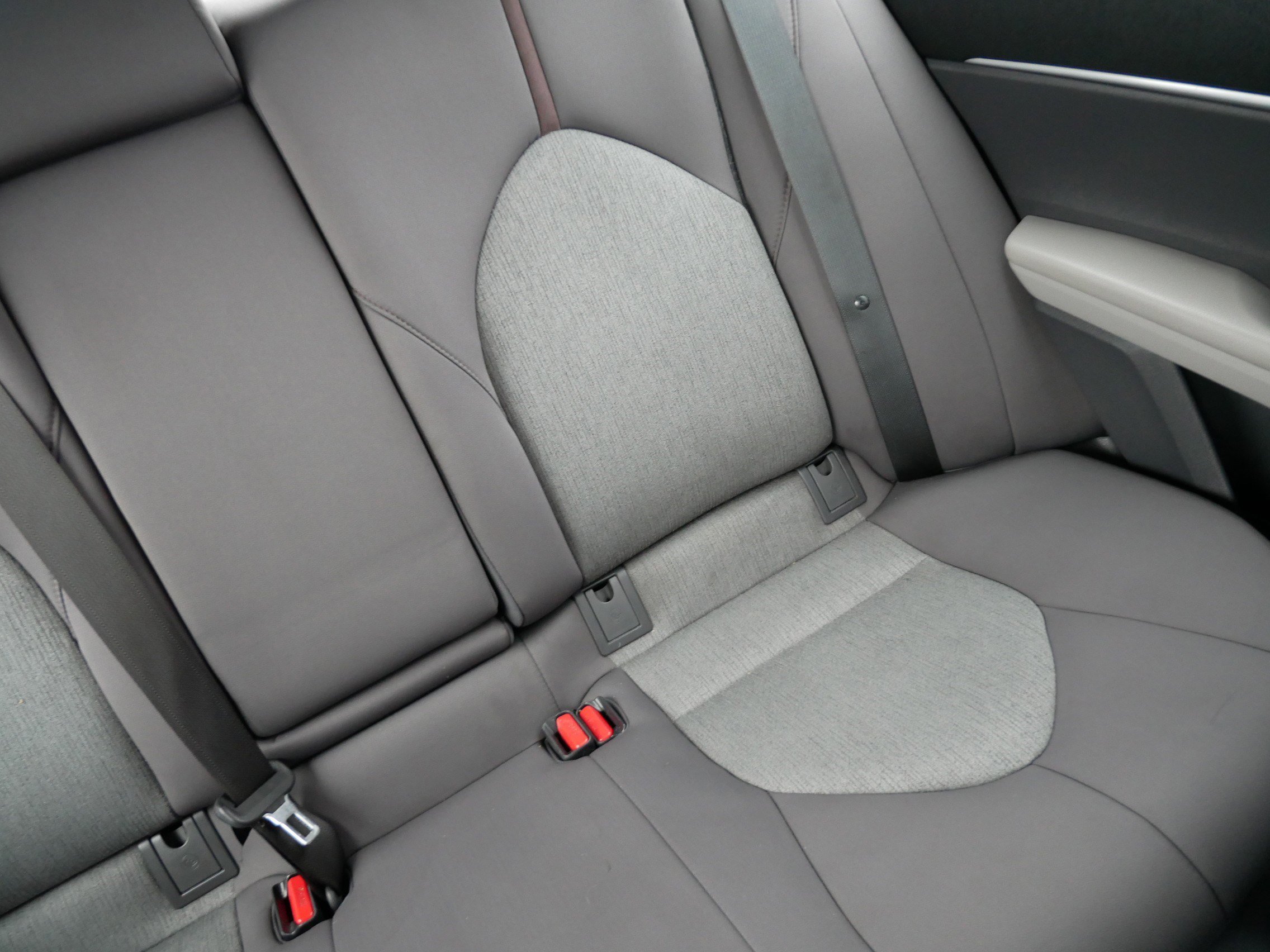 Used 2020 Toyota Camry LE image 14