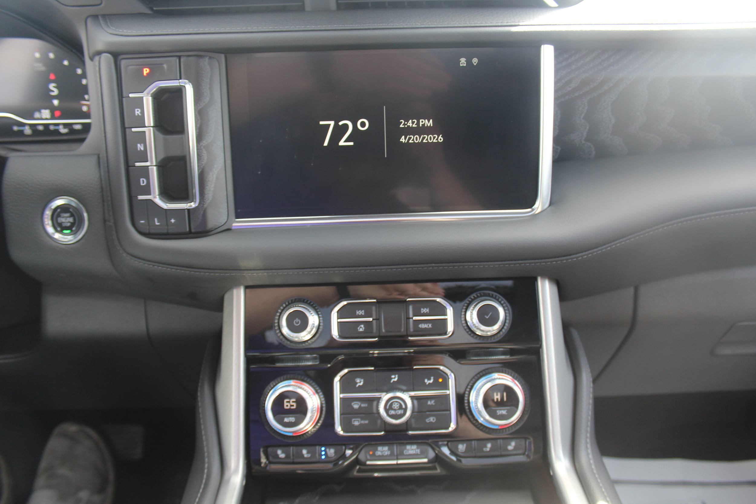 Used 2023 GMC Yukon XL Denali AWD/4WD image 12