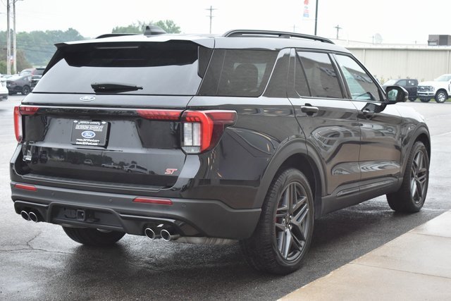 Used 2025 Ford Explorer ST image 6