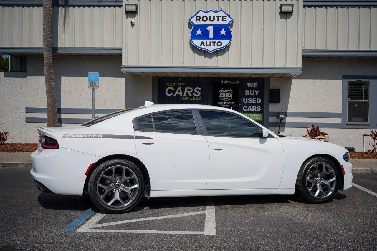 Used 2016 Dodge Charger SXT w/ Plus Group RWD image 4