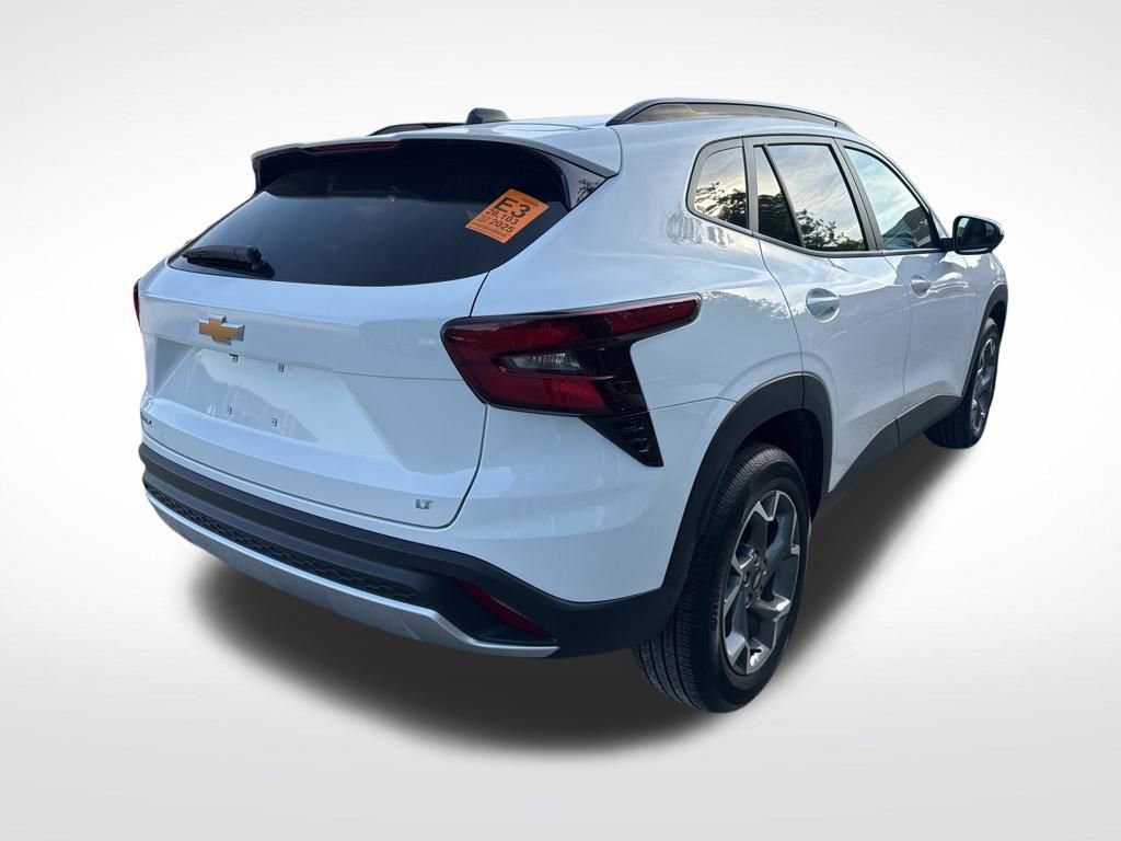 Used 2025 Chevrolet Trax LT image 8