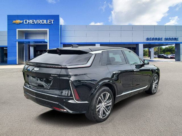Certified 2024 Cadillac Lyriq Luxury w/ LPO, Floor Liner Package AWD/4WD image 4
