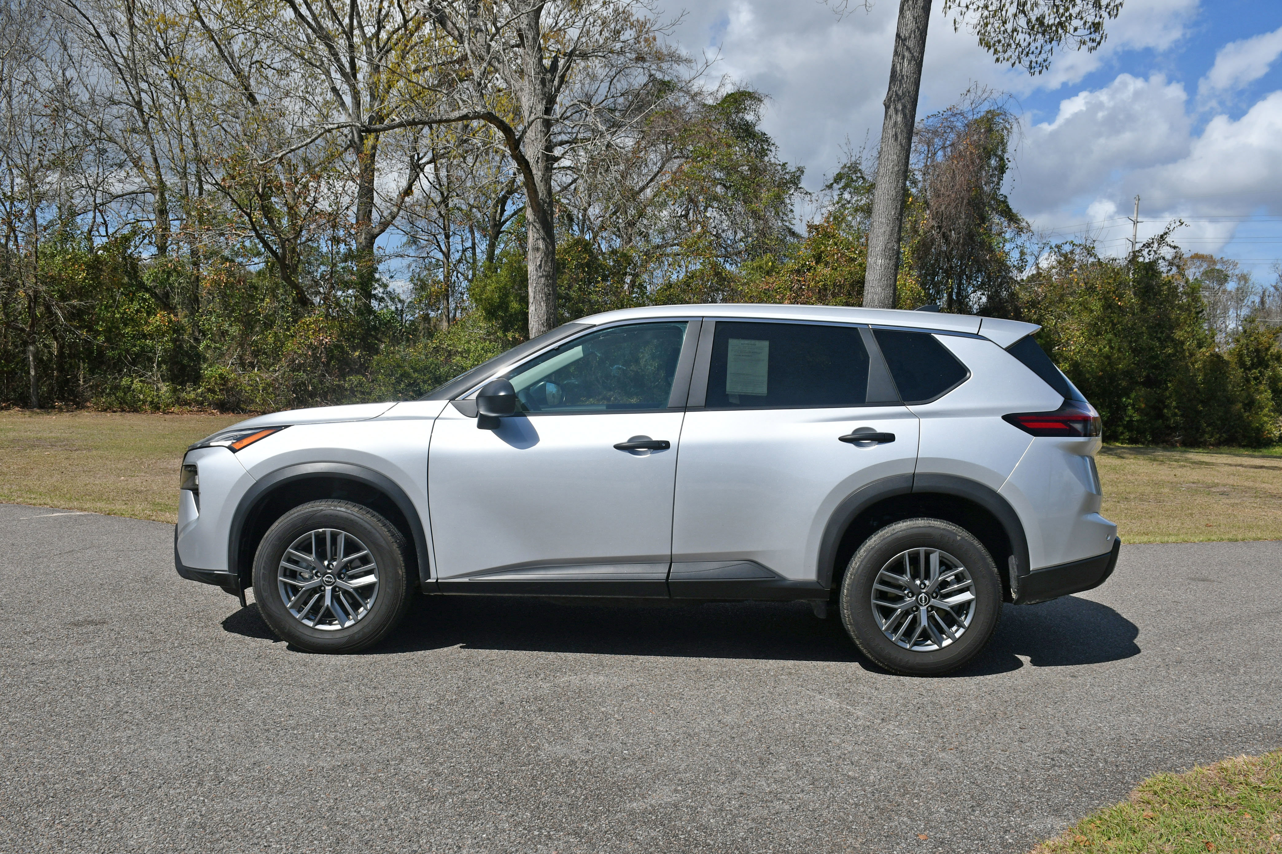 Used 2024 Nissan Rogue S image 2