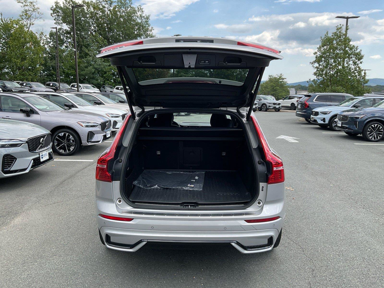 Certified 2023 Volvo XC60 B5 Ultimate w/ Climate Package AWD/4WD image 11