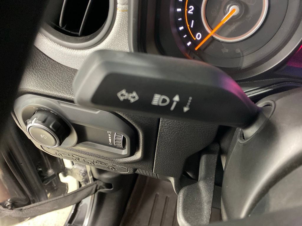 Used 2025 Jeep Wrangler Sport AWD/4WD image 31