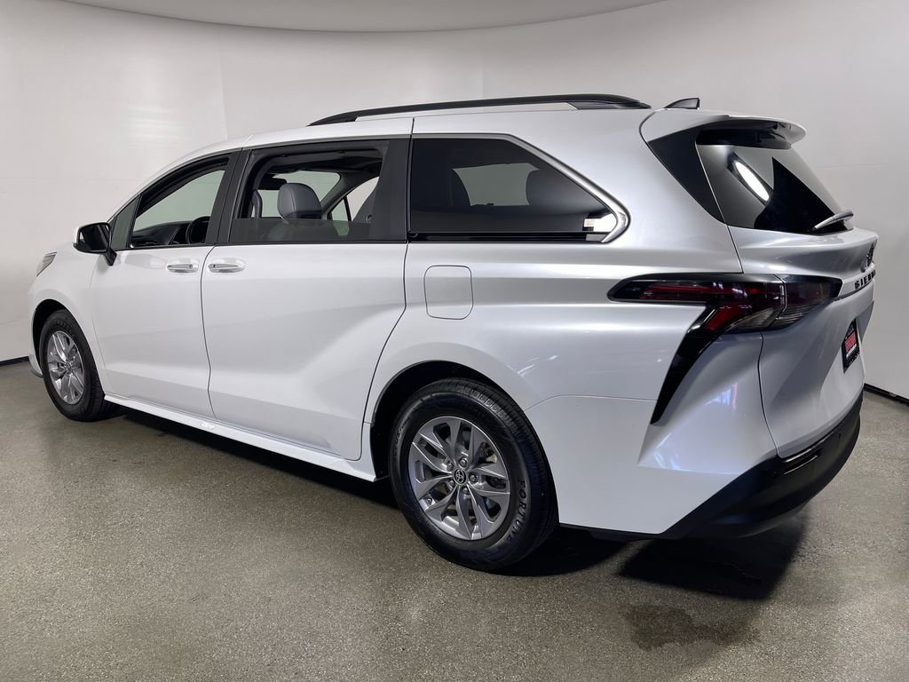 Certified 2024 Toyota Sienna XLE image 5