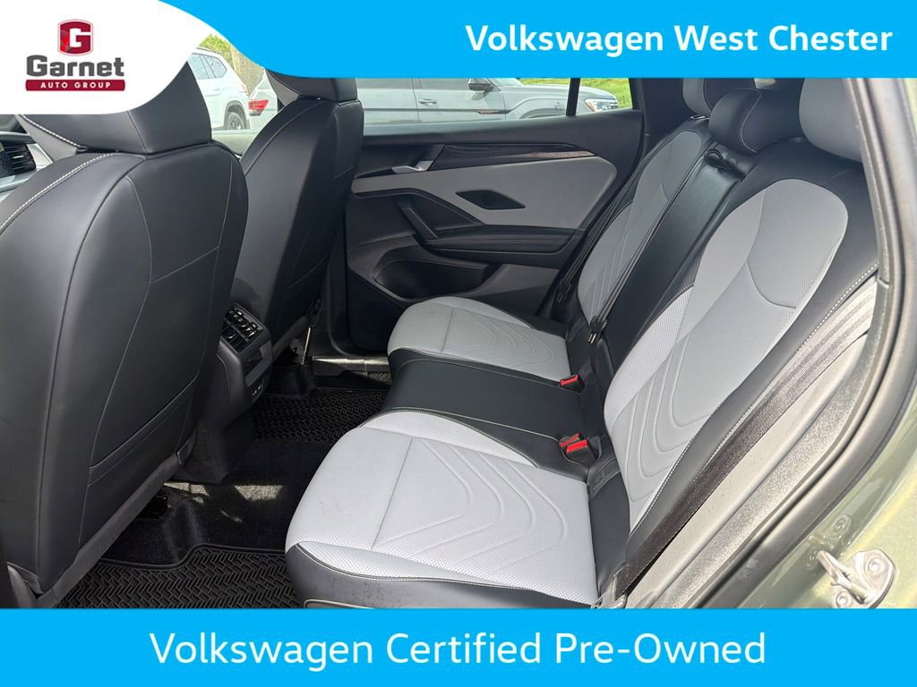 Certified 2025 Volkswagen Tiguan SE R-Line AWD/4WD image 12