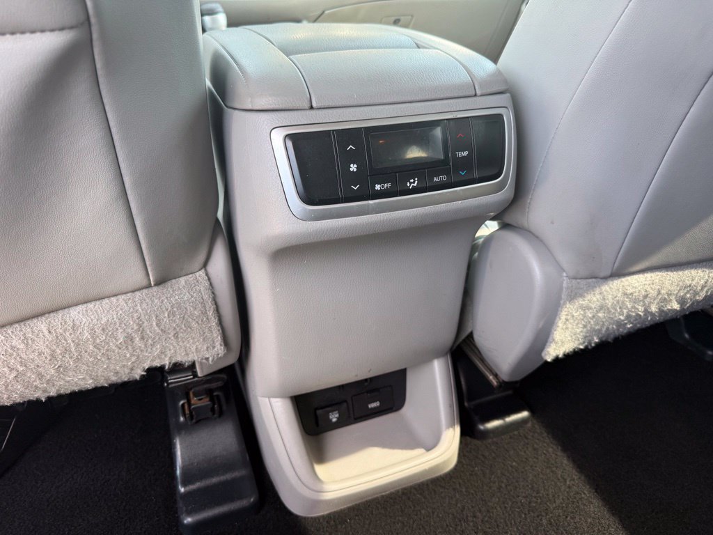Used 2015 Toyota Highlander XLE AWD/4WD image 32