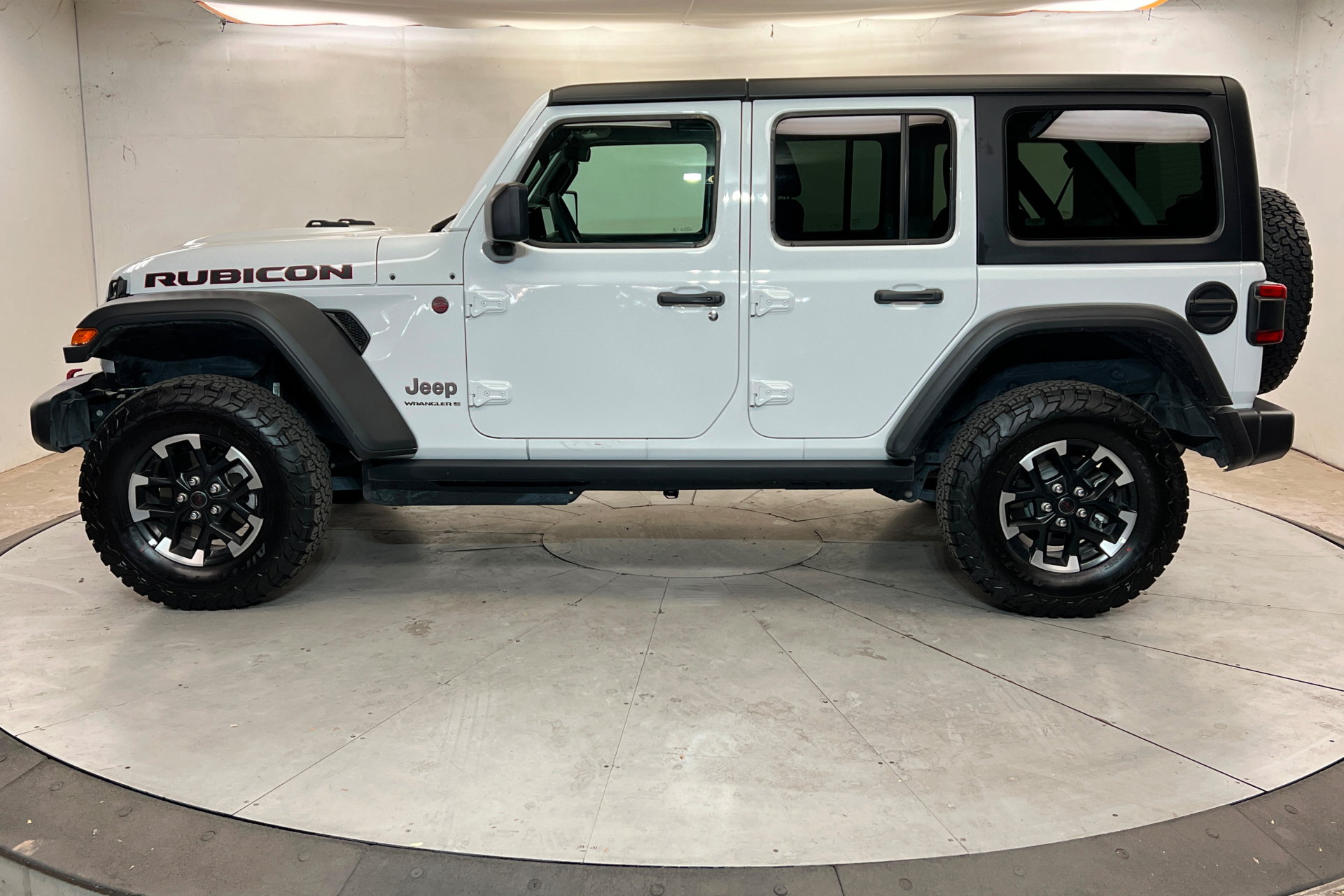 Used 2026 Jeep Wrangler Unlimited Rubicon AWD/4WD image 2