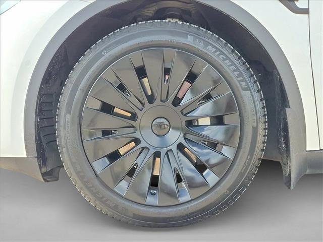 Used 2021 Tesla Model Y Long Range AWD/4WD image 23