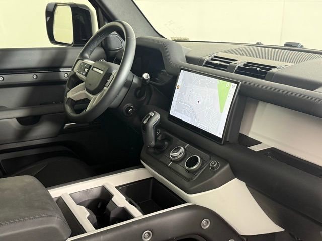 Certified 2025 Land Rover Defender 110 S AWD/4WD image 31