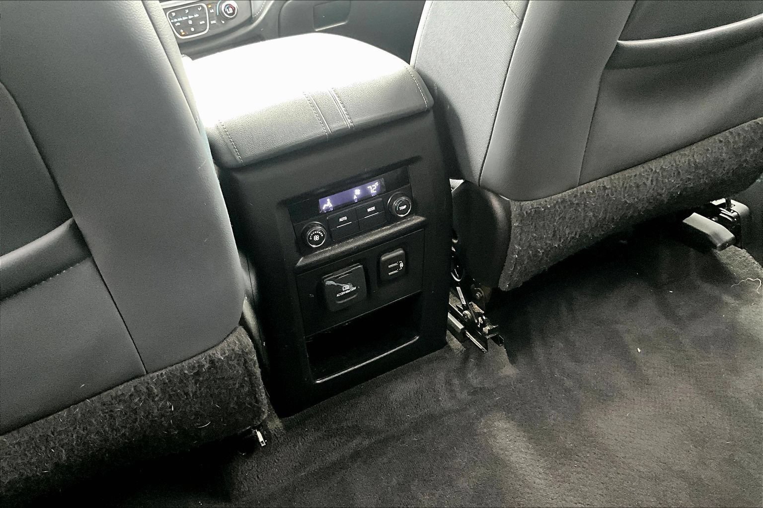 Used 2019 Chevrolet Traverse LT w/ LT Premium Package AWD/4WD image 11