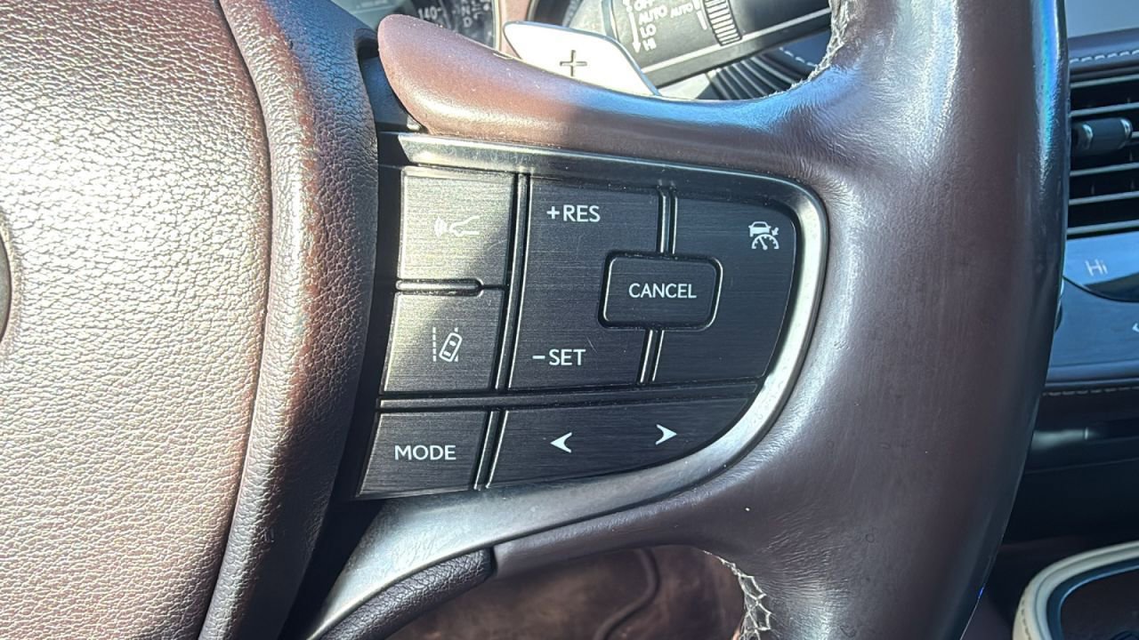 Used 2019 Lexus LS 500 AWD w/ Accessory Package (Z2) image 26