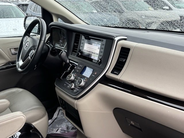 Used 2020 Toyota Sienna XLE w/ XLE Navigation Package image 15