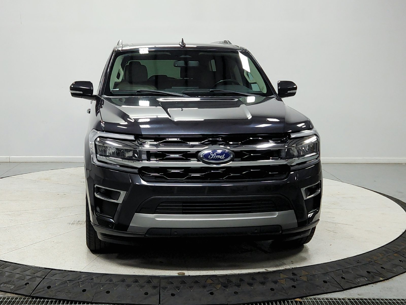 Used 2024 Ford Expedition Limited RWD image 3