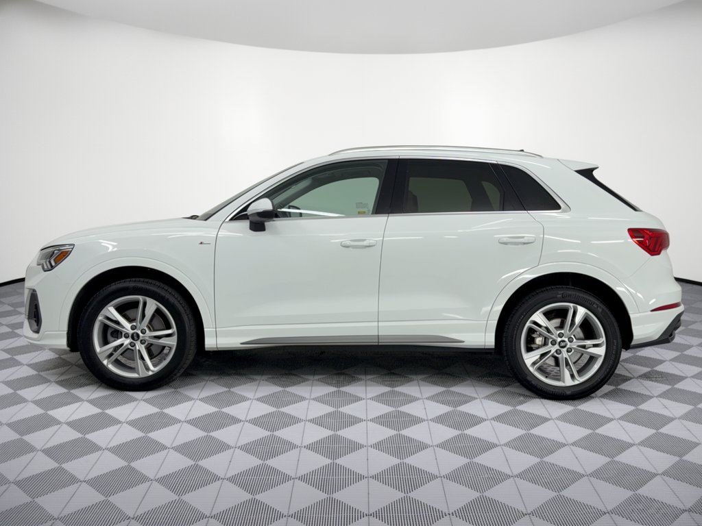 Used 2024 Audi Q3 2.0T Premium AWD/4WD image 2