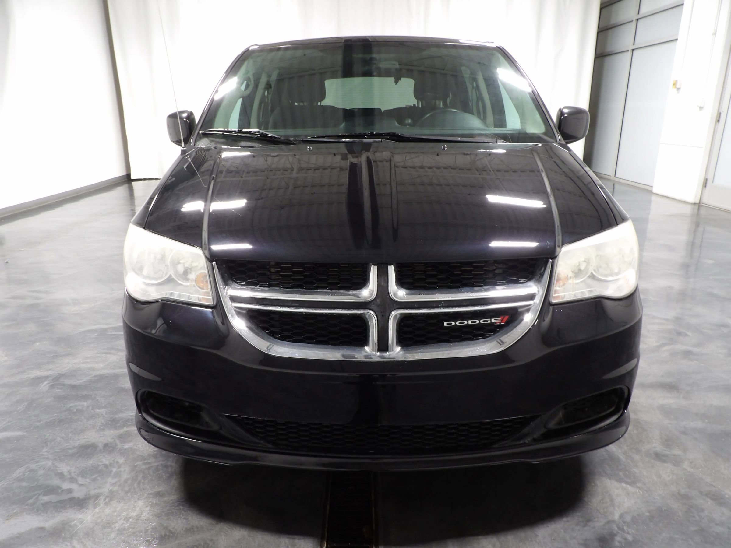 Used 2013 Dodge Grand Caravan SXT image 3