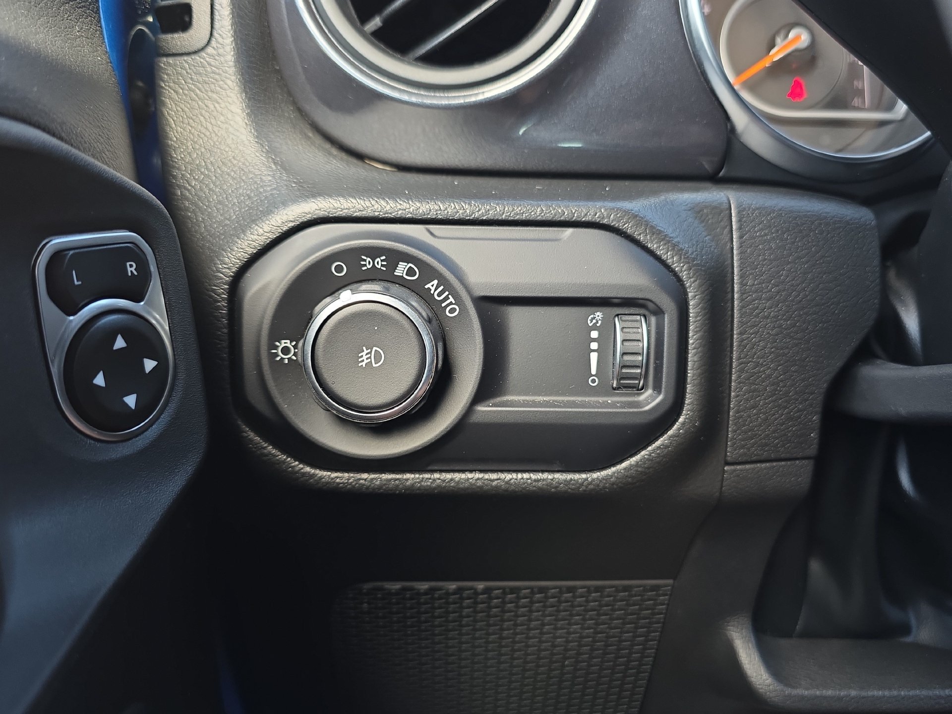 Used 2023 Jeep Wrangler Unlimited Sport AWD/4WD image 28