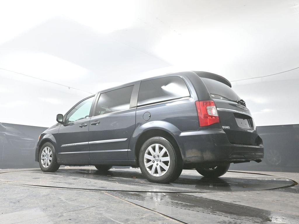 Used 2013 Chrysler Town & Country Touring image 53