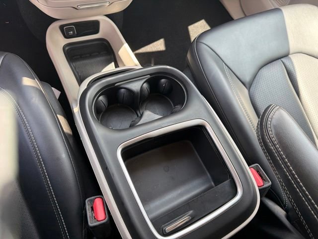 Used 2023 Chrysler Pacifica Touring-L FWD image 36