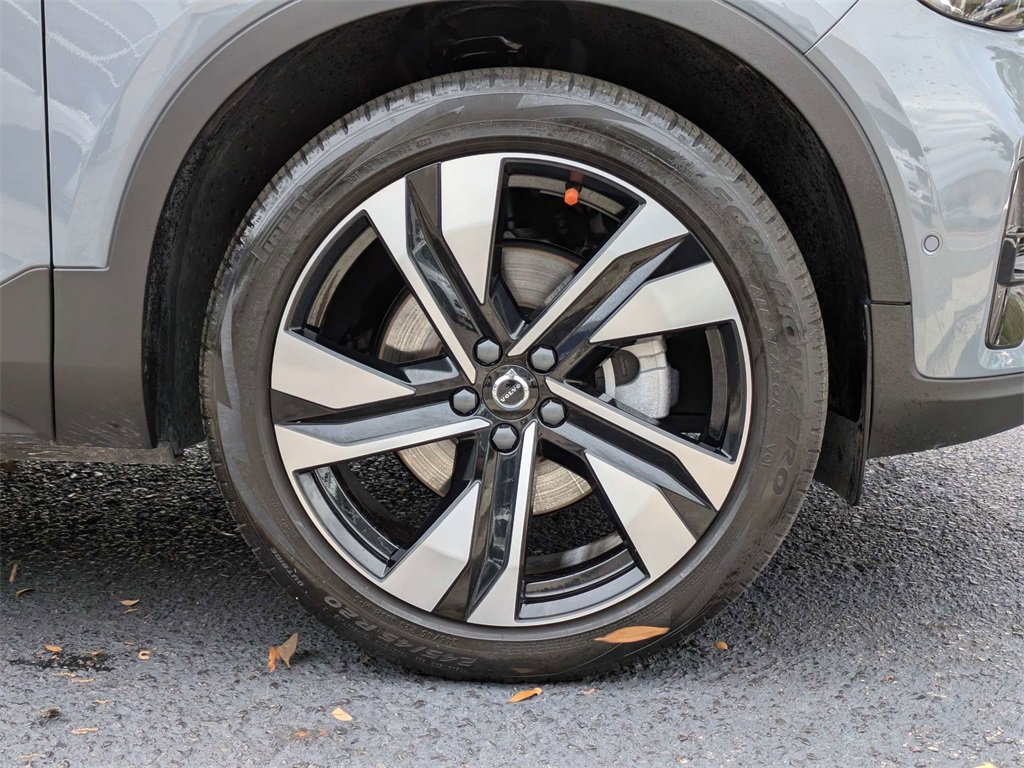 Used 2023 Volvo XC40 B5 Ultimate image 11
