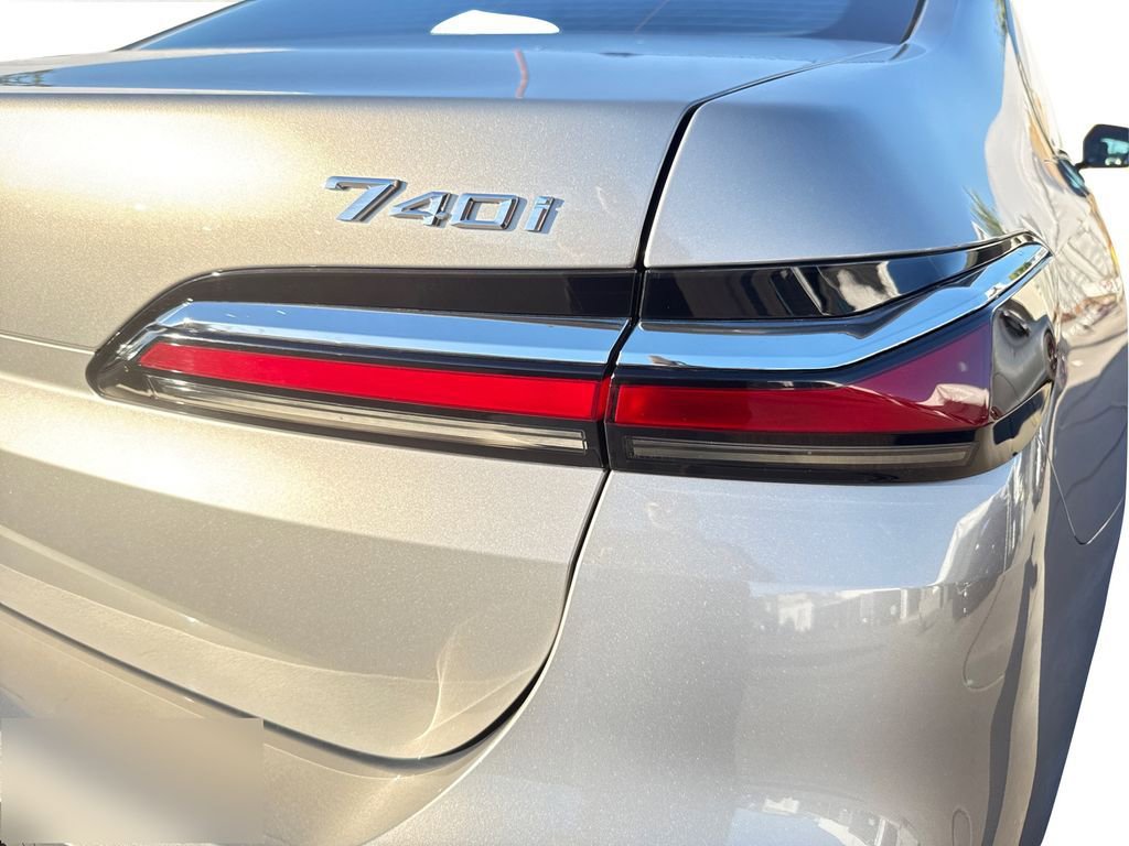 Used 2023 BMW 740i w/ Parking Assistance Package image 36