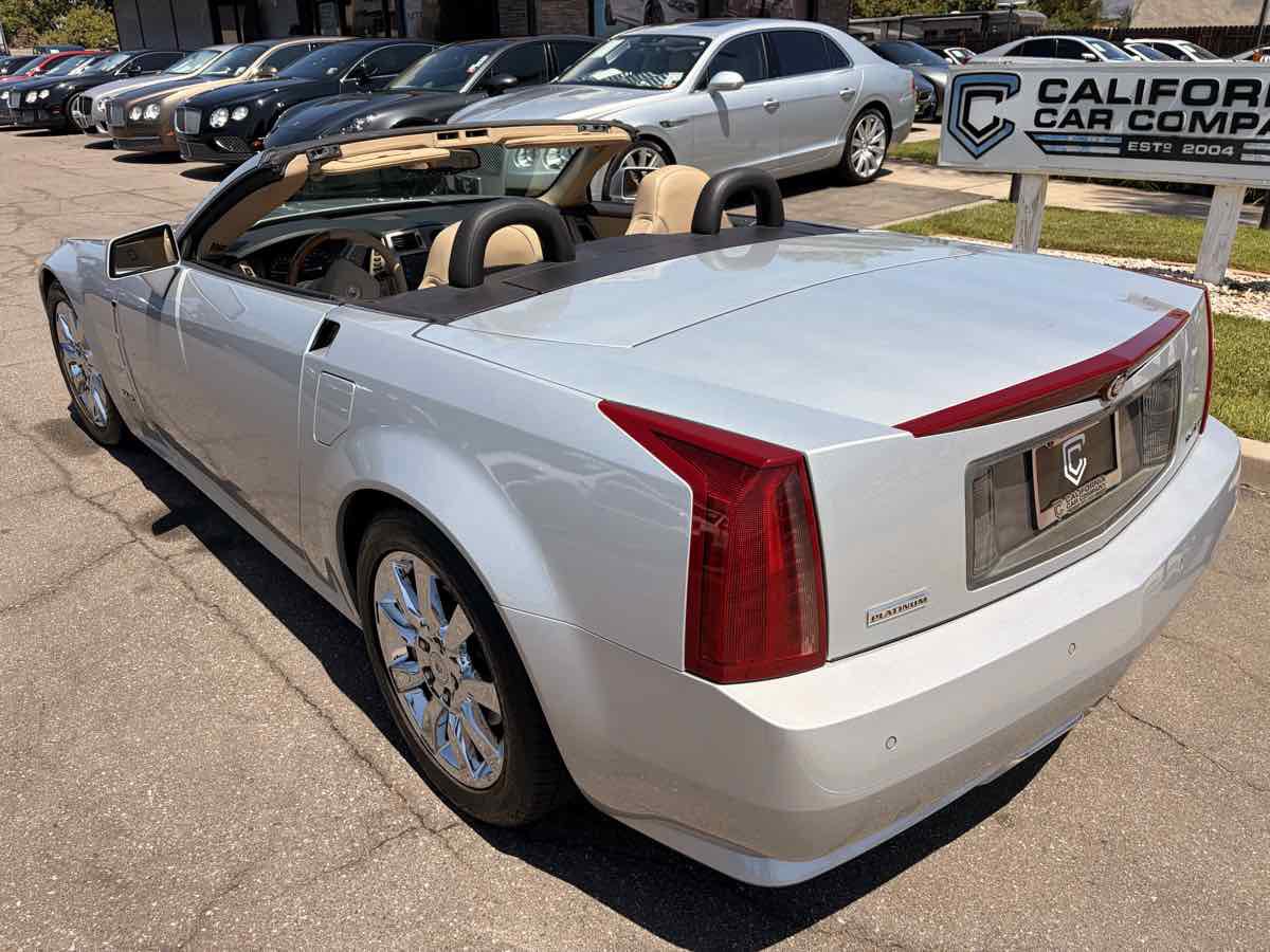 Used 2009 Cadillac XLR RWD image 3