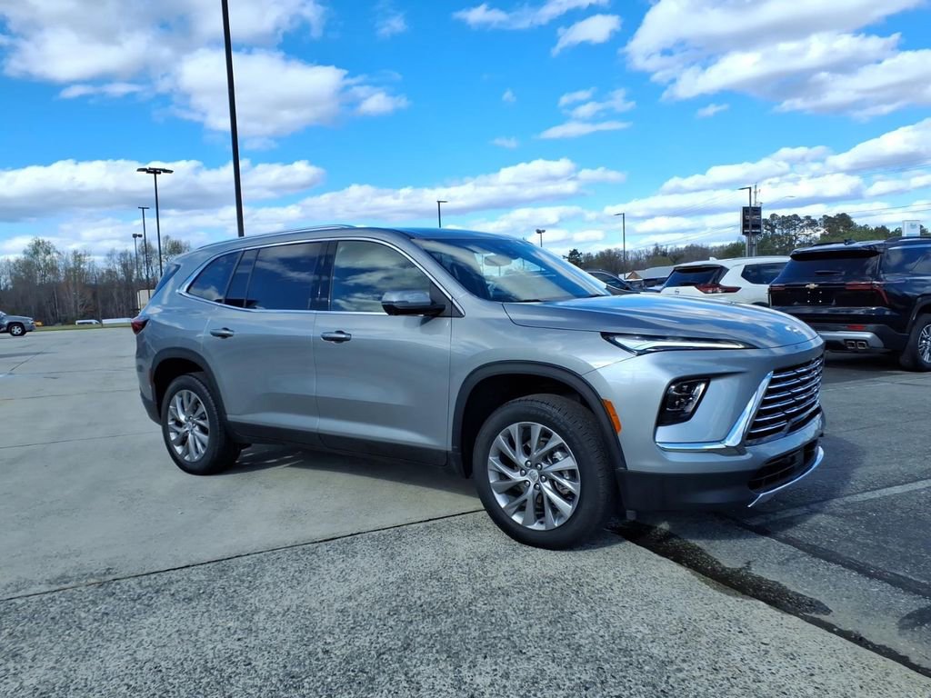 Used 2025 Buick Enclave Preferred image 3