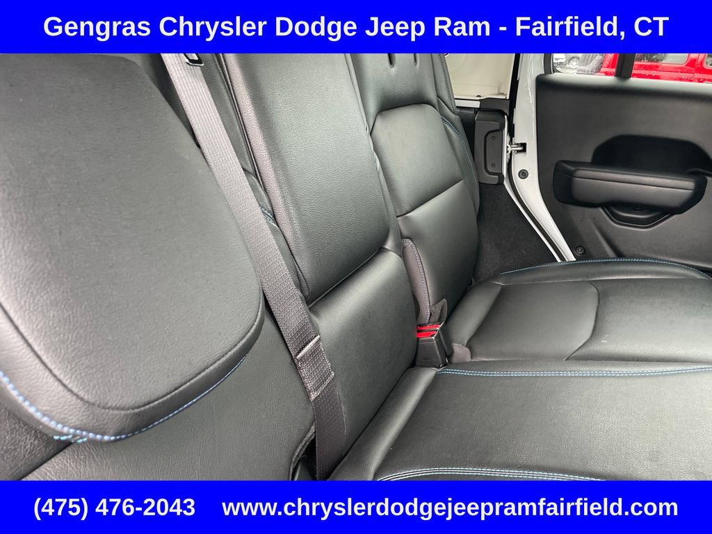 Used 2024 Jeep Wrangler Unlimited AWD/4WD image 28