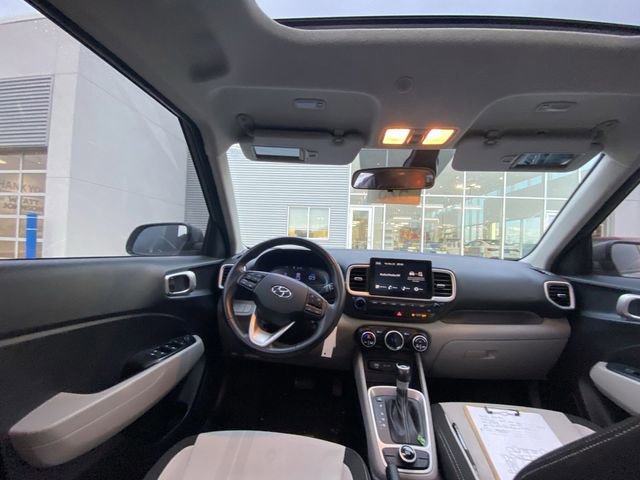 Used 2023 Hyundai Venue SEL image 5